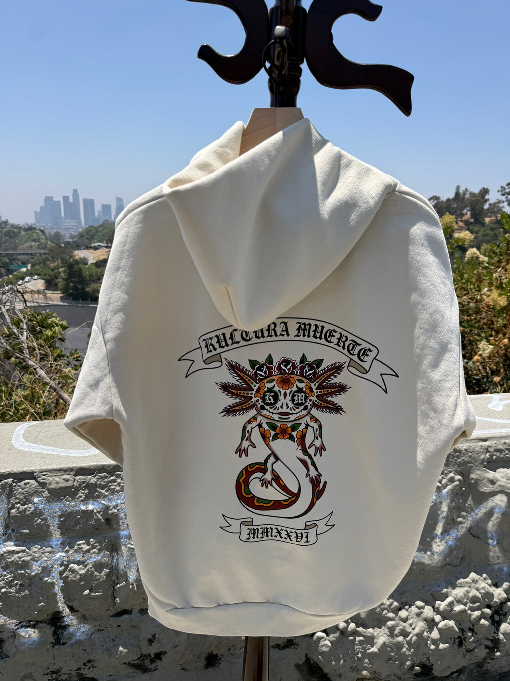 Axolotl Hoodie Creme